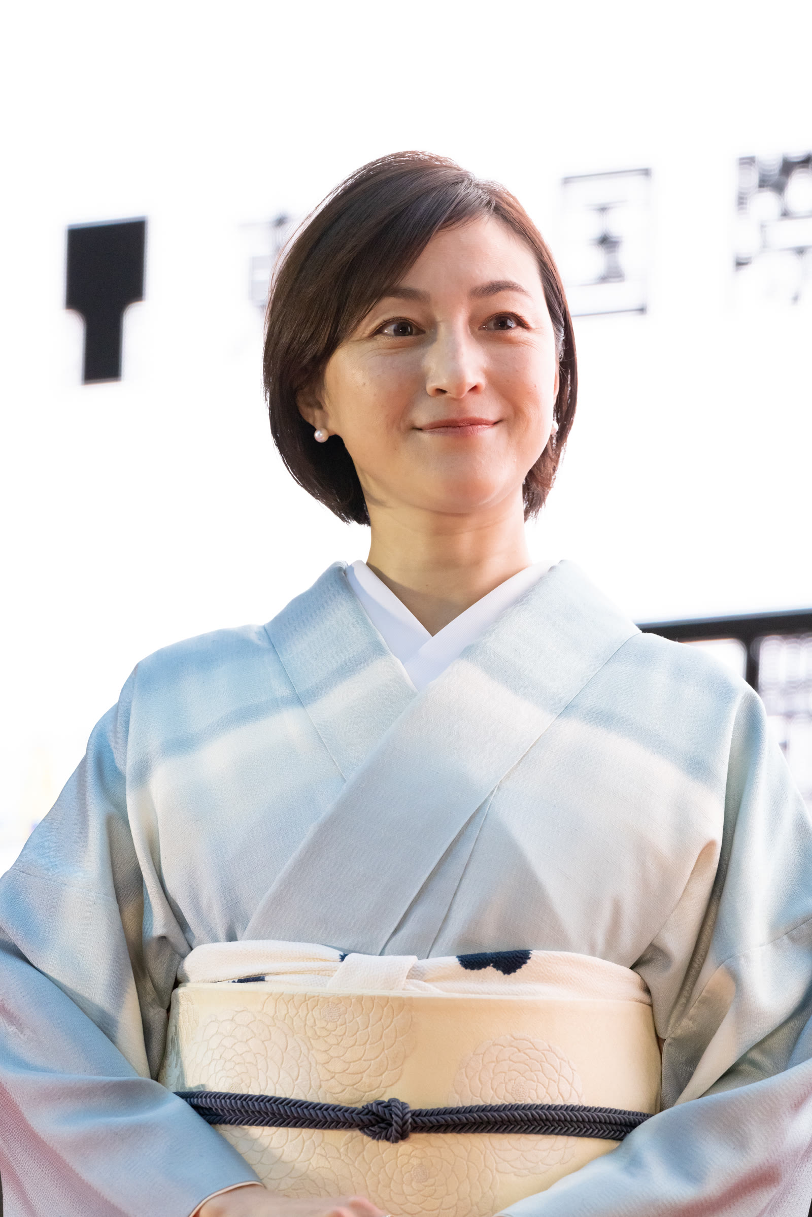 広末涼子さん 東京国際映画祭2022のレッドカーペット姿