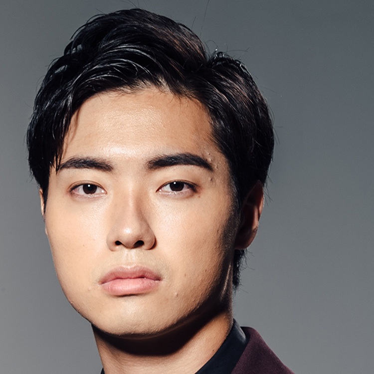 四千頭身・石橋遼大の公式プロフィール写真(ワタナベエンターテインメント)