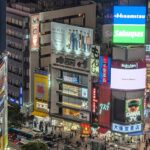渋谷スクランブル交差点に掲出されたKis-My-Ft2のアルバム広告看板