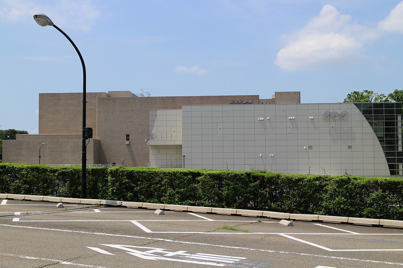 渋谷のNHKホールとふれあいホールの外観