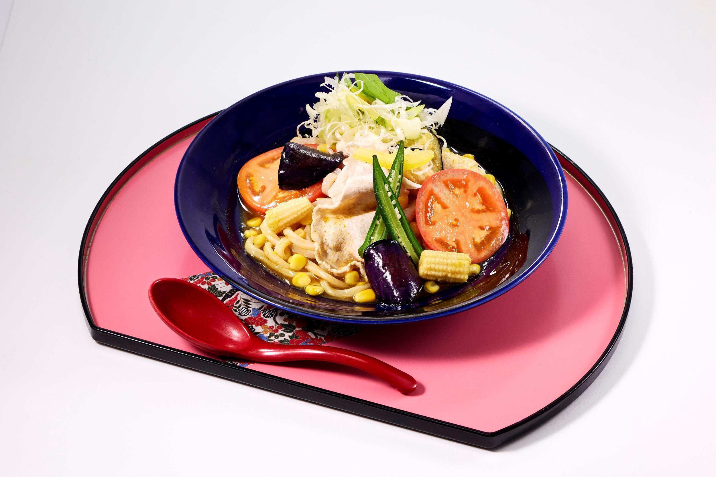 原田泰造プロデュースの冷やしカレーうどん（サ道×スパ ラクーア）